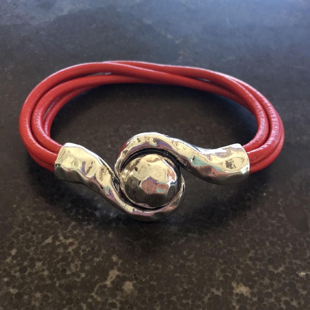 Cute magnetic disconnecting bracelet